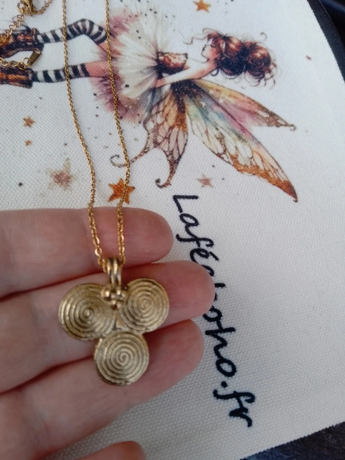 Colar étnico de aço dourado com inspiração tribal – photo 2